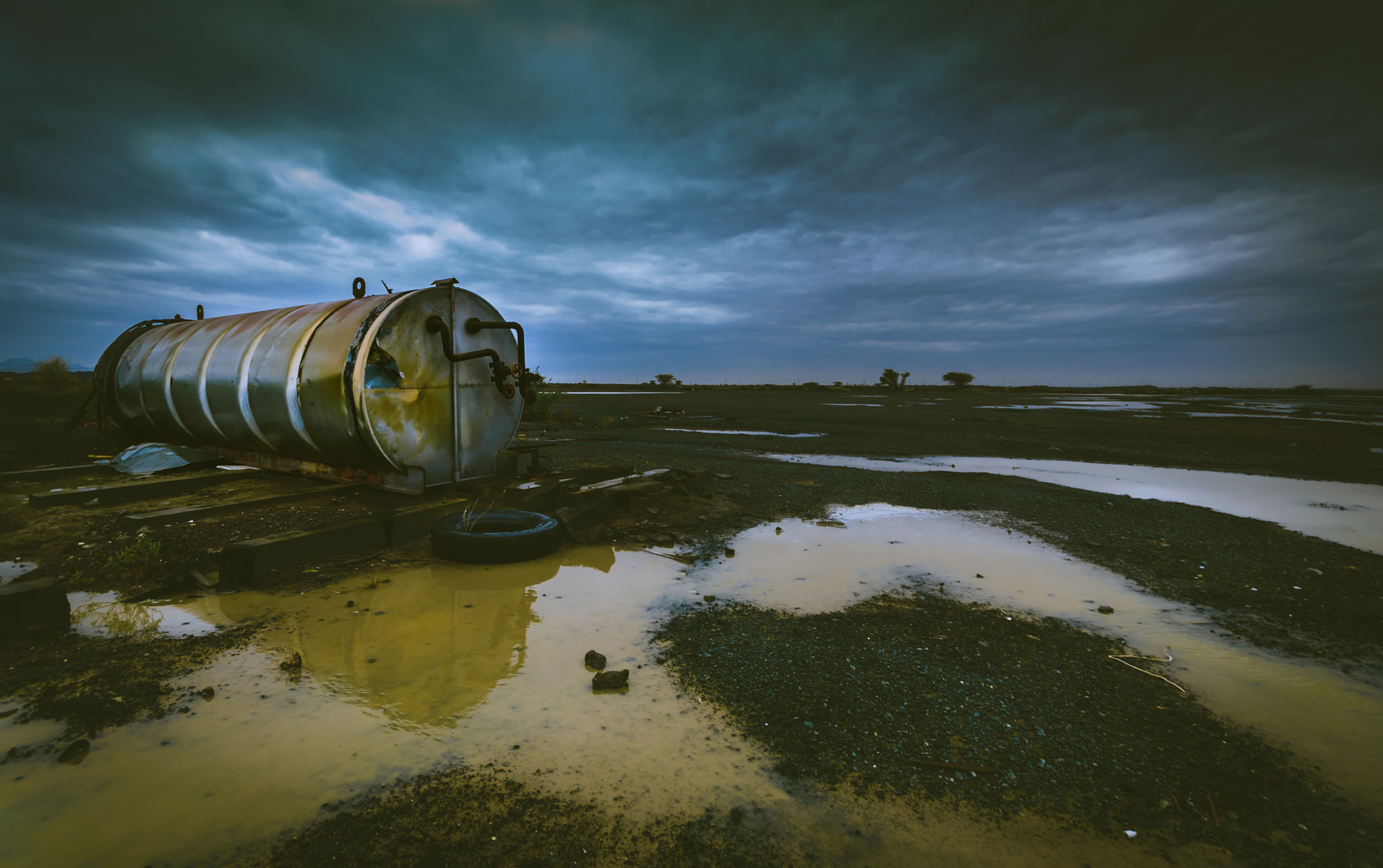 Sigma 10-20mm F4-5.6 EX DC HSM sample photo. The tank photography