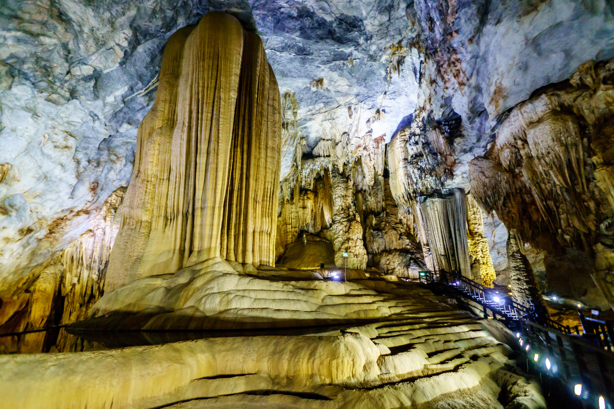 Sony a6000 + Sony E 16mm F2.8 sample photo. Paradise cave photography