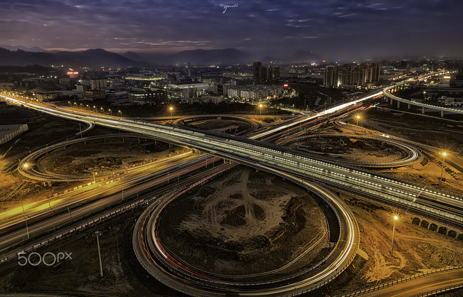 Canon EF 16-35mm F2.8L II USM sample photo. The lucky leaf light trail photography