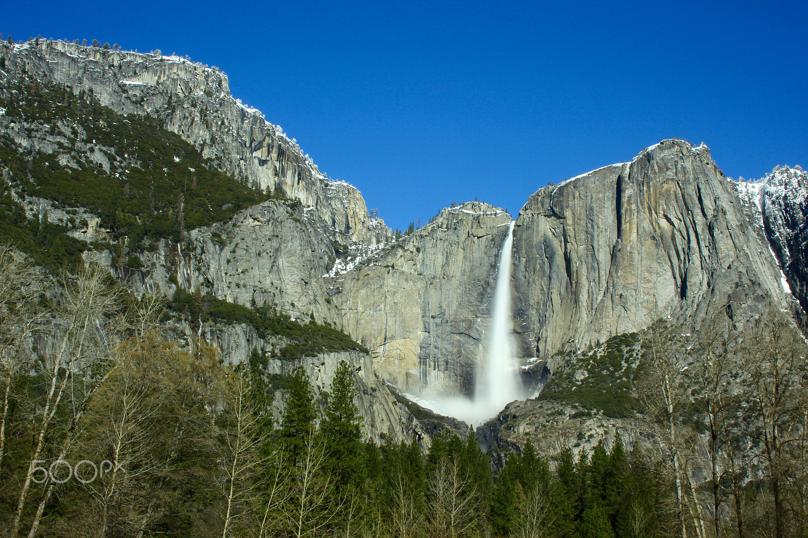 Canon EOS 600D (Rebel EOS T3i / EOS Kiss X5) + Canon EF 28-105mm f/3.5-4.5 USM sample photo. Yosemite falls in winter photography