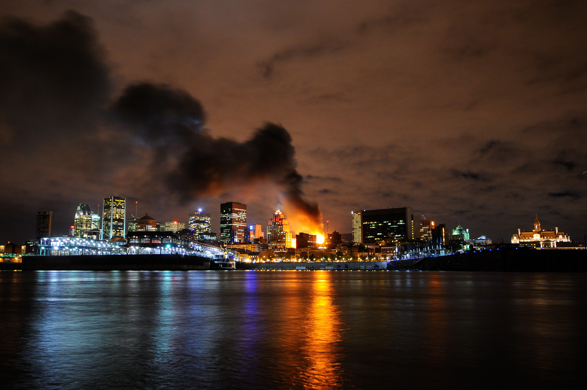 Nikon D300 + Sigma 10-20mm F4-5.6 EX DC HSM sample photo. Montreal in flames photography