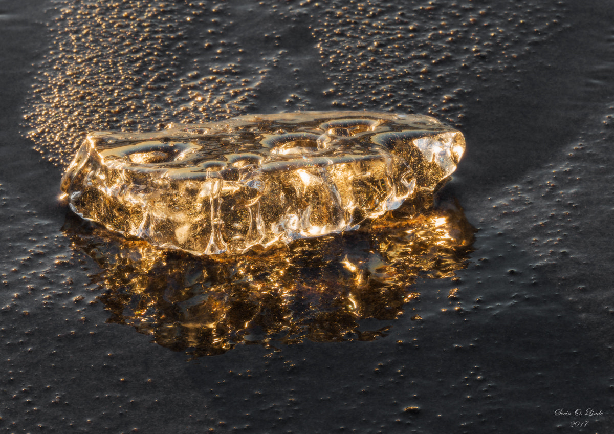 Olympus OM-D E-M1 Mark II + Olympus M.Zuiko Digital ED 40-150mm F2.8 Pro sample photo. Ice on the beach photography