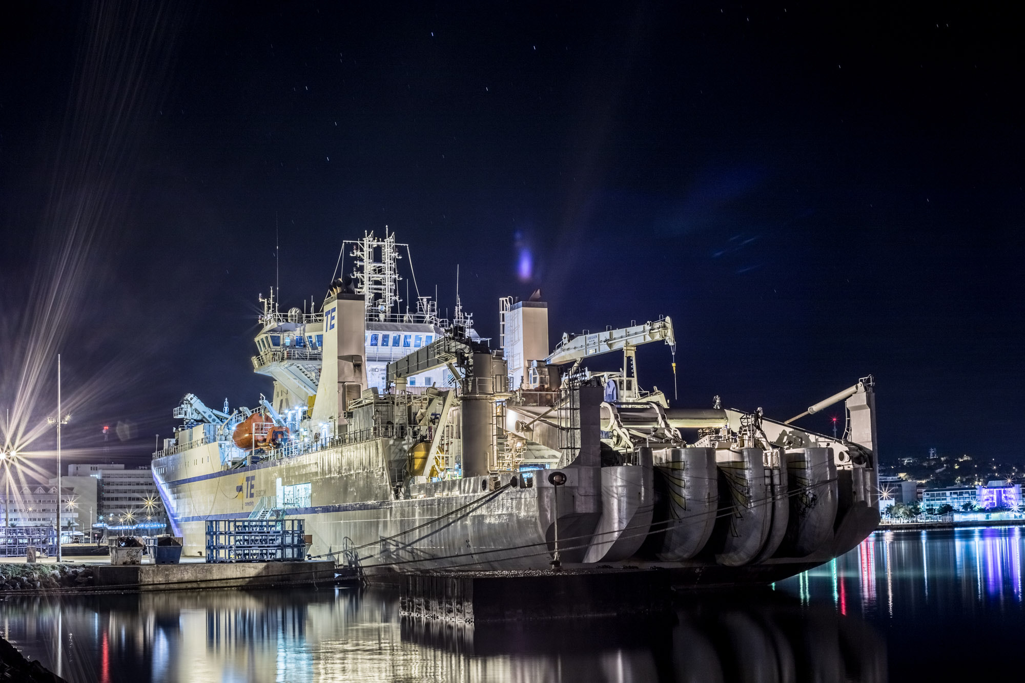 Canon EF 50mm F1.8 II sample photo. Boat at the wharf on city night photography