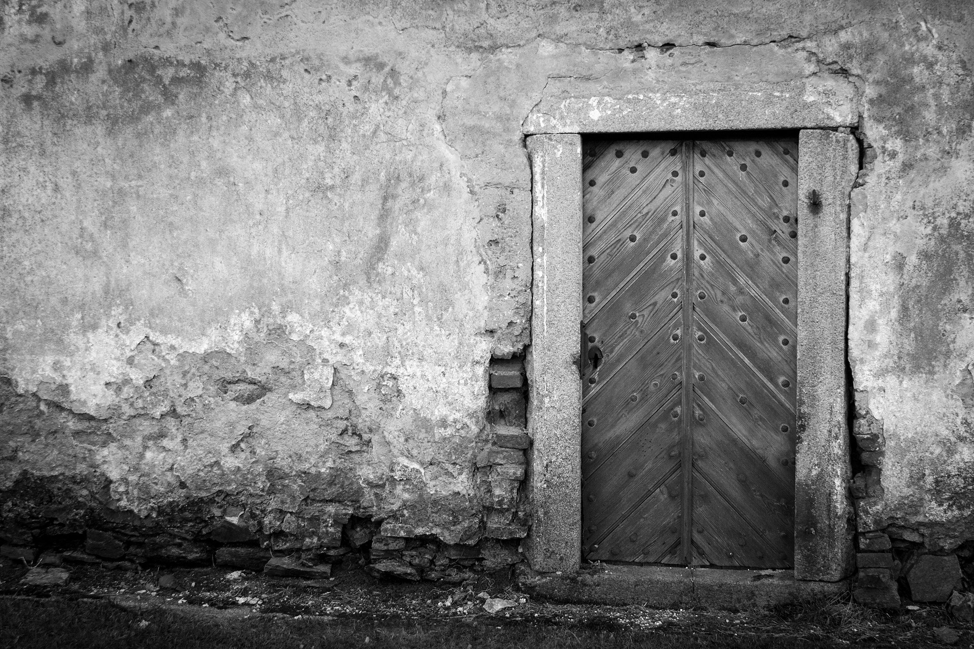 Canon EF 28-135mm F3.5-5.6 IS USM sample photo. Doors photography