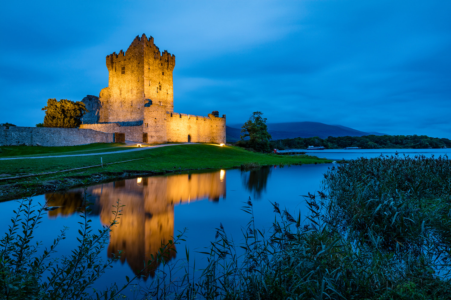 Canon EF 16-35mm F4L IS USM sample photo. Ross castle photography
