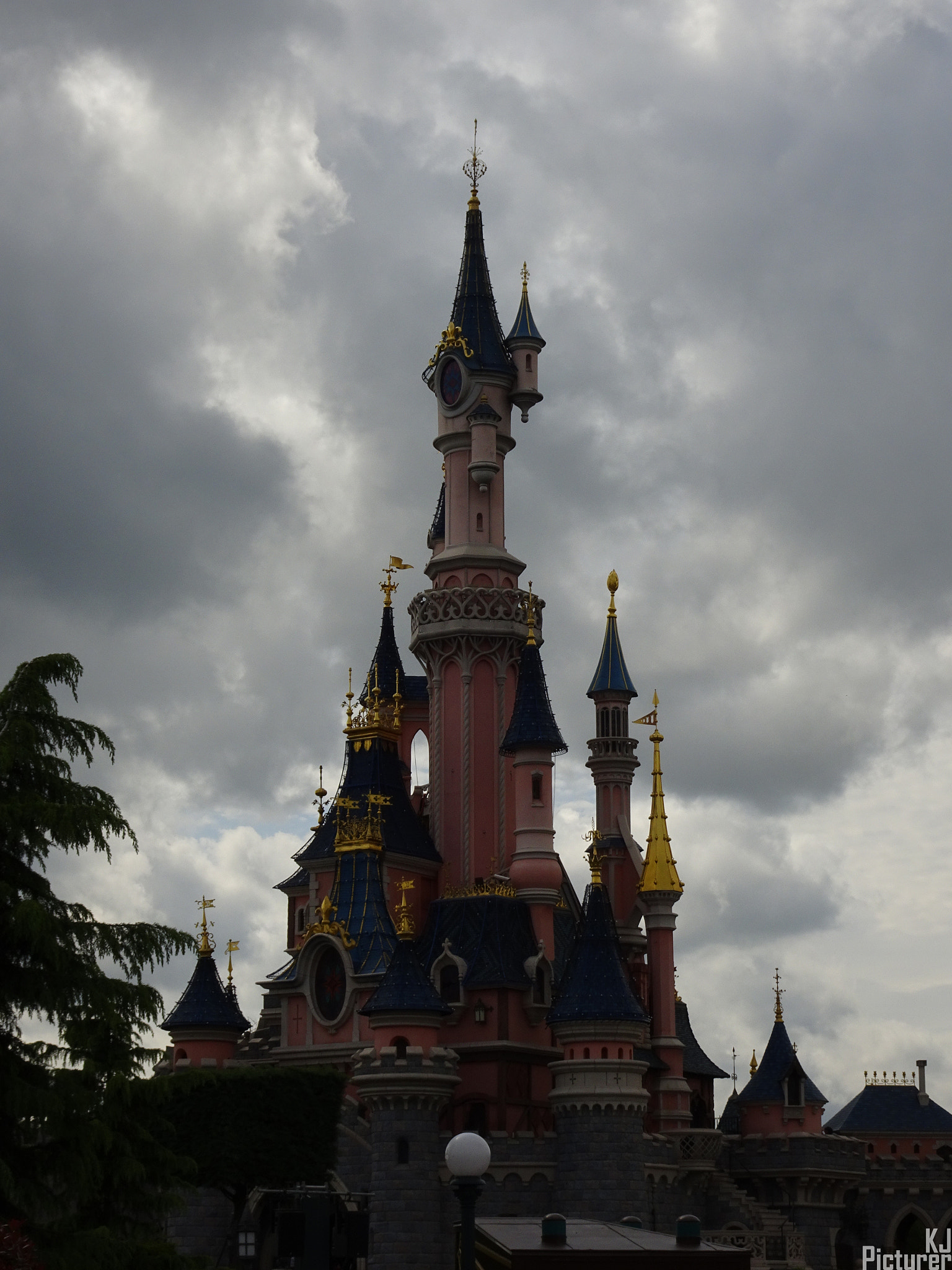 Sony Cyber-shot DSC-WX500 sample photo. The majestic disney castle photography