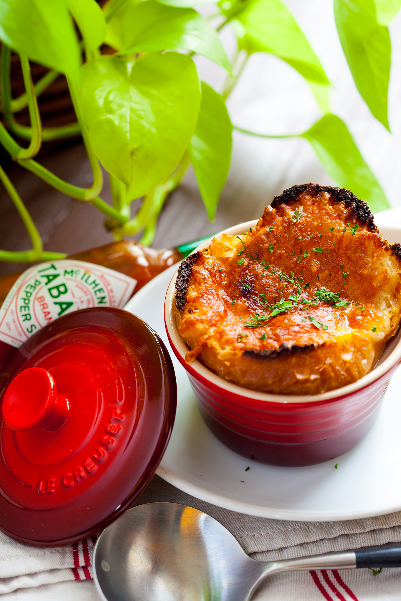 Canon EOS 5D Mark II + ZEISS Makro-Planar T* 50mm F2 sample photo. Onion gratin soupe photography