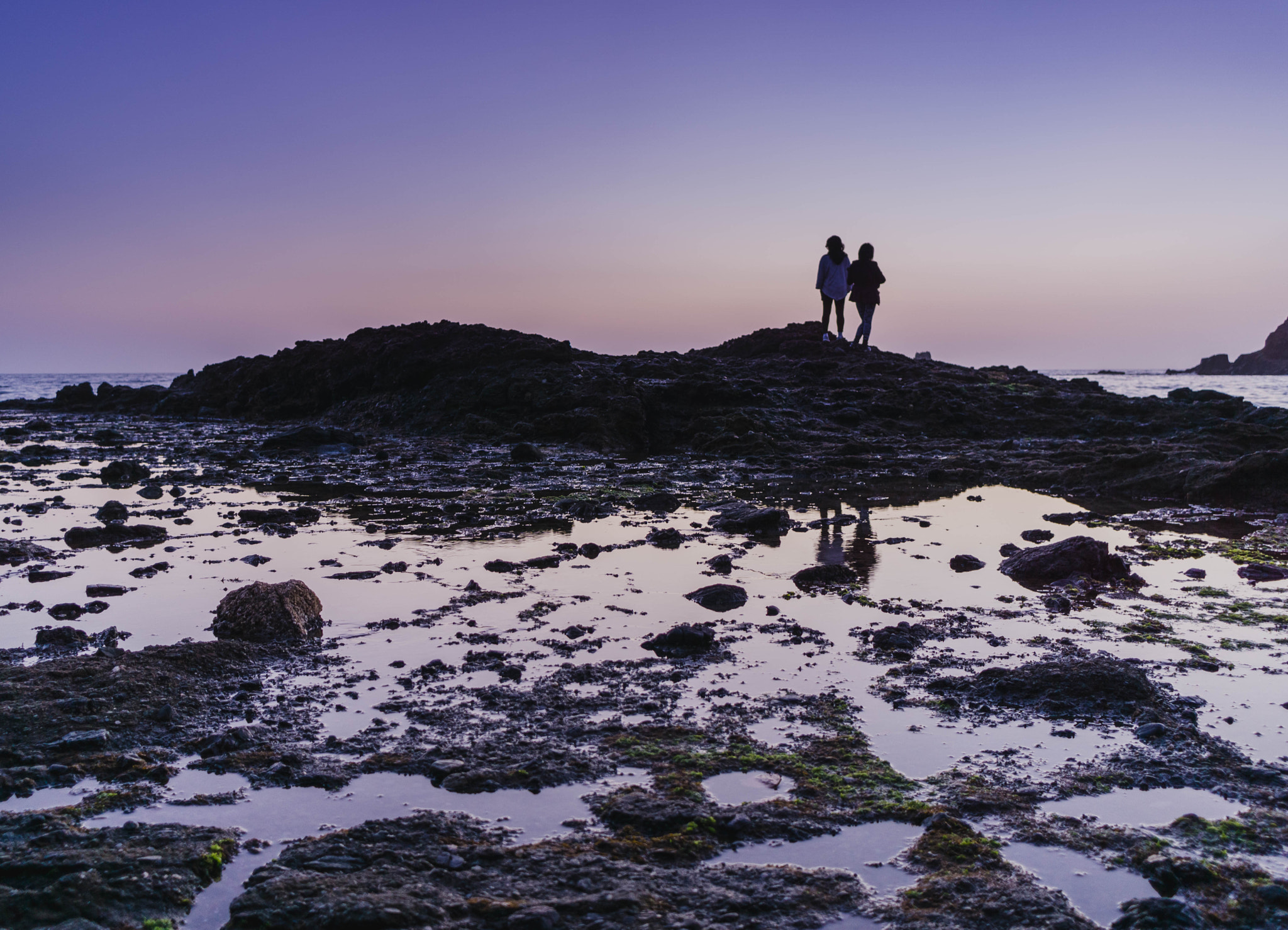 Sony E 20mm F2.8 sample photo. Sharing a sunset with a friend. photography