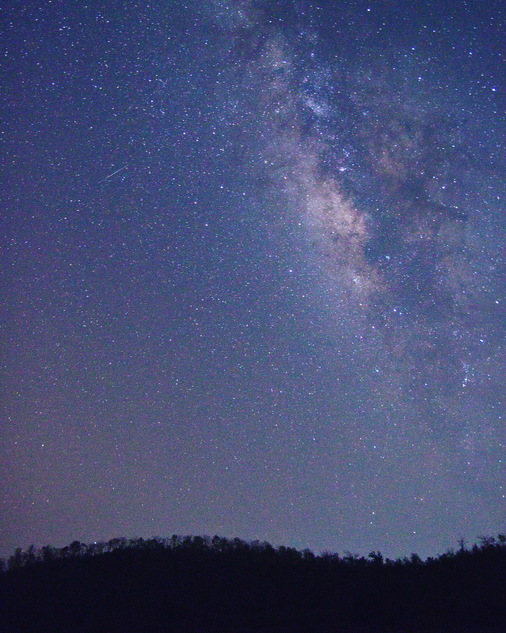 Canon EOS 500D (EOS Rebel T1i / EOS Kiss X3) sample photo. Milky way and the mountain photography