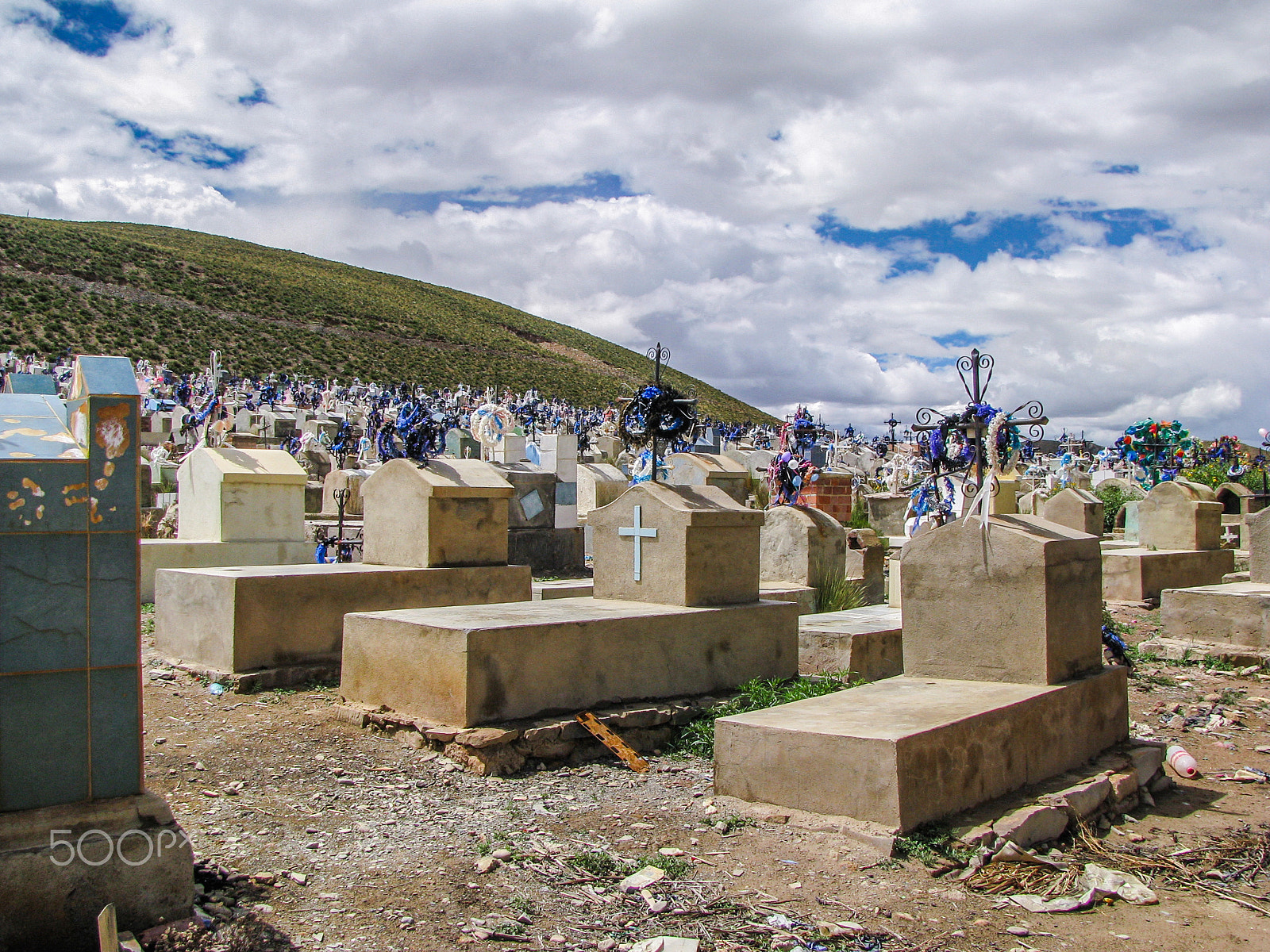 Canon POWERSHOT SX100 IS sample photo. Bolivian cemetery photography