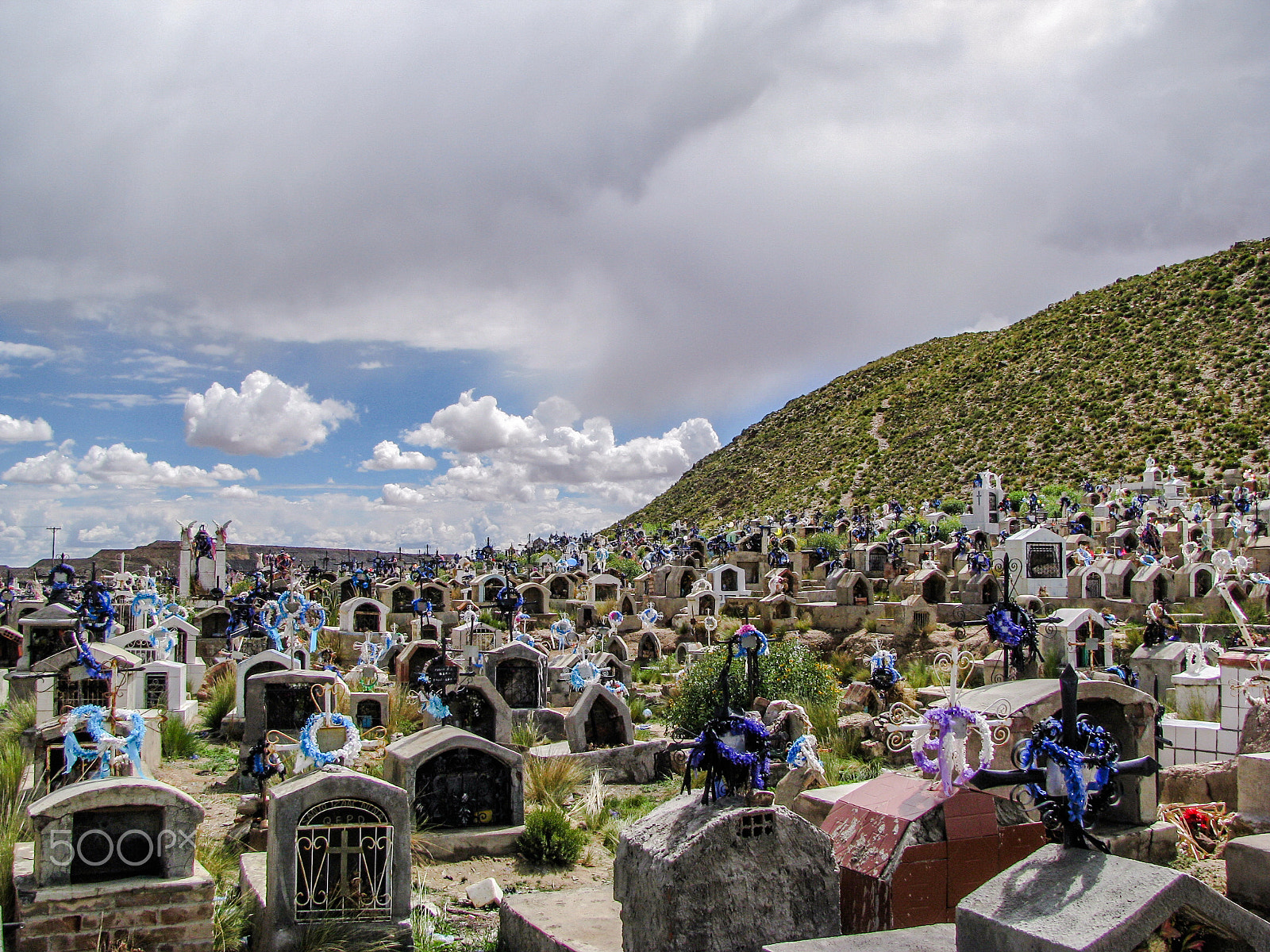 Canon POWERSHOT SX100 IS sample photo. Bolivian cemetery photography