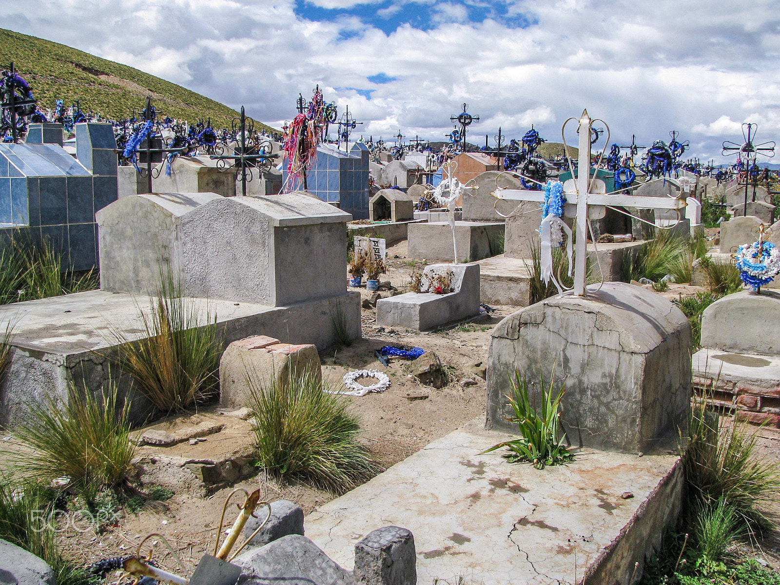 Canon POWERSHOT SX100 IS sample photo. Bolivian cemetery photography