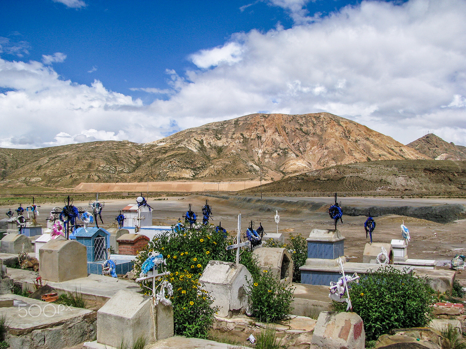 Canon POWERSHOT SX100 IS sample photo. Bolivian cemetery photography