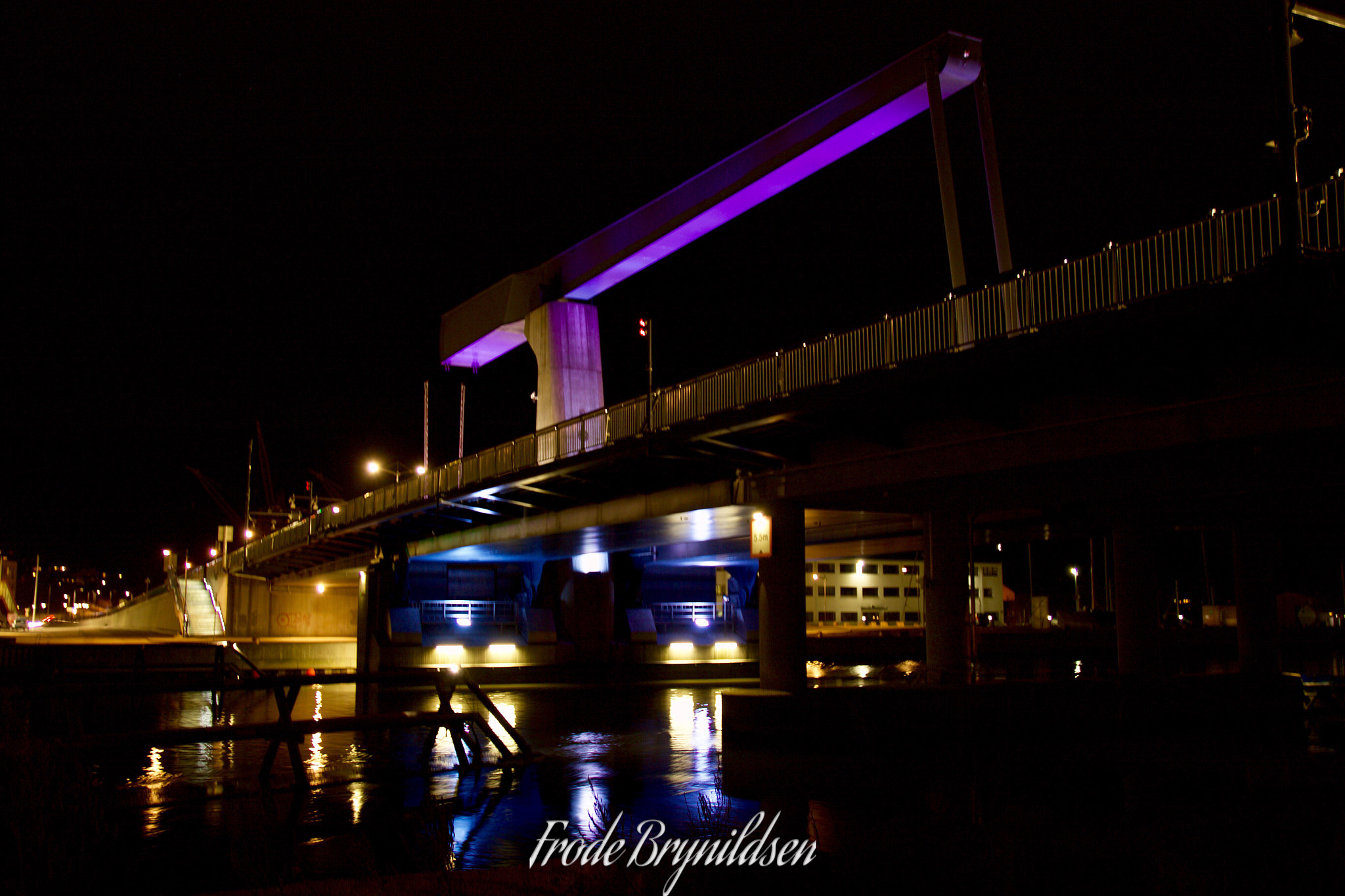 Canon EOS 7D Mark II + Sigma 17-70mm F2.8-4 DC Macro OS HSM sample photo. Taken in the evening a couple of days ago. photography