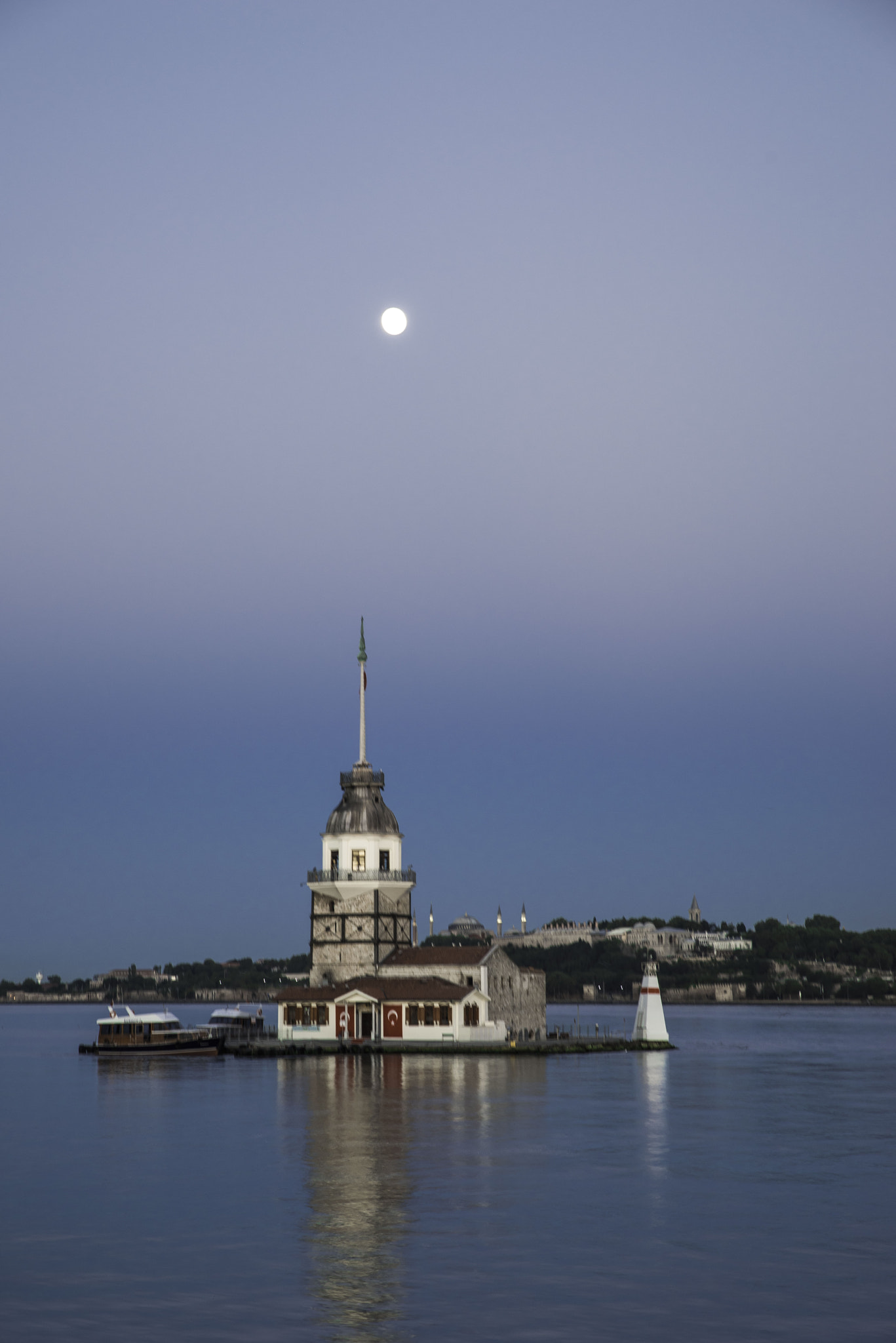 Pentax K-1 + HD Pentax D FA 24-70mm F2.8 ED SDM WR sample photo. Maiden's tower and istanbul skyline at dawn photography