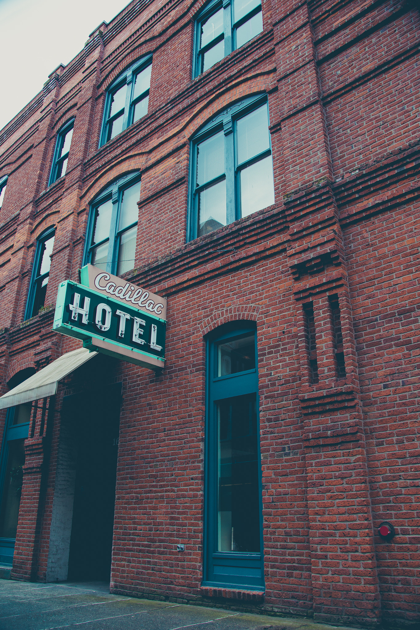 Canon EF 28-135mm F3.5-5.6 IS USM sample photo. Cadillac hotel photography