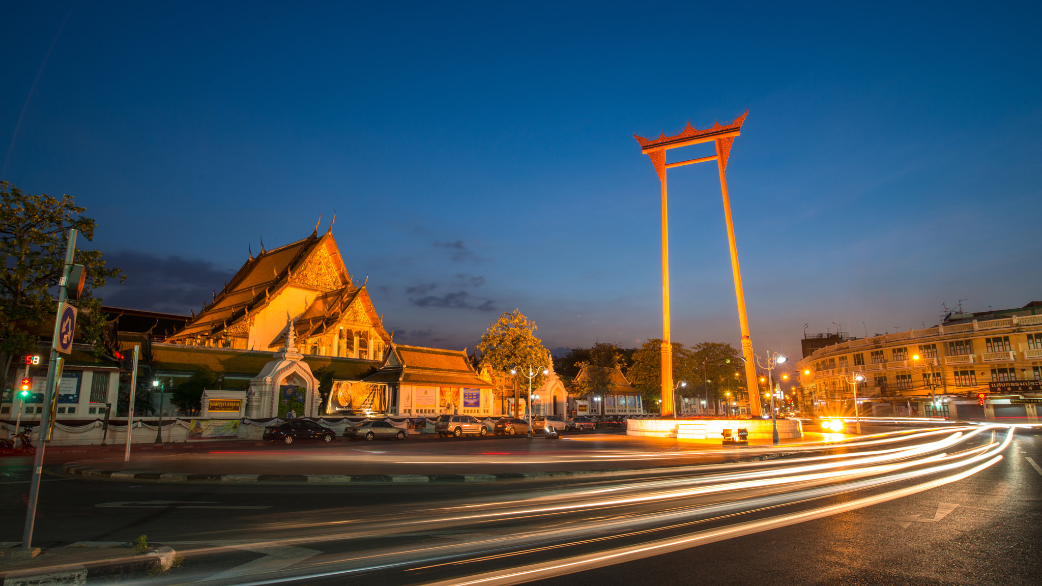Nikon AF-S Nikkor 14-24mm F2.8G ED sample photo. The giant swing photography