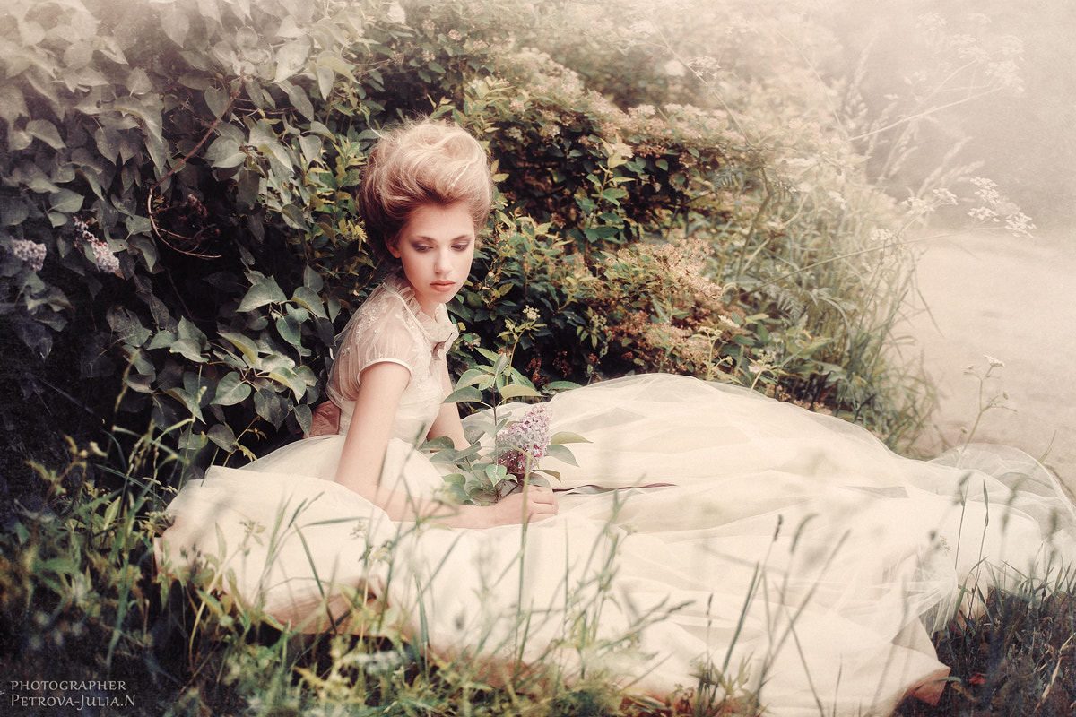 Canon EOS 5D + Canon EF 70-200mm F4L USM sample photo. Beautiful bride in a white dress with flowers in r photography