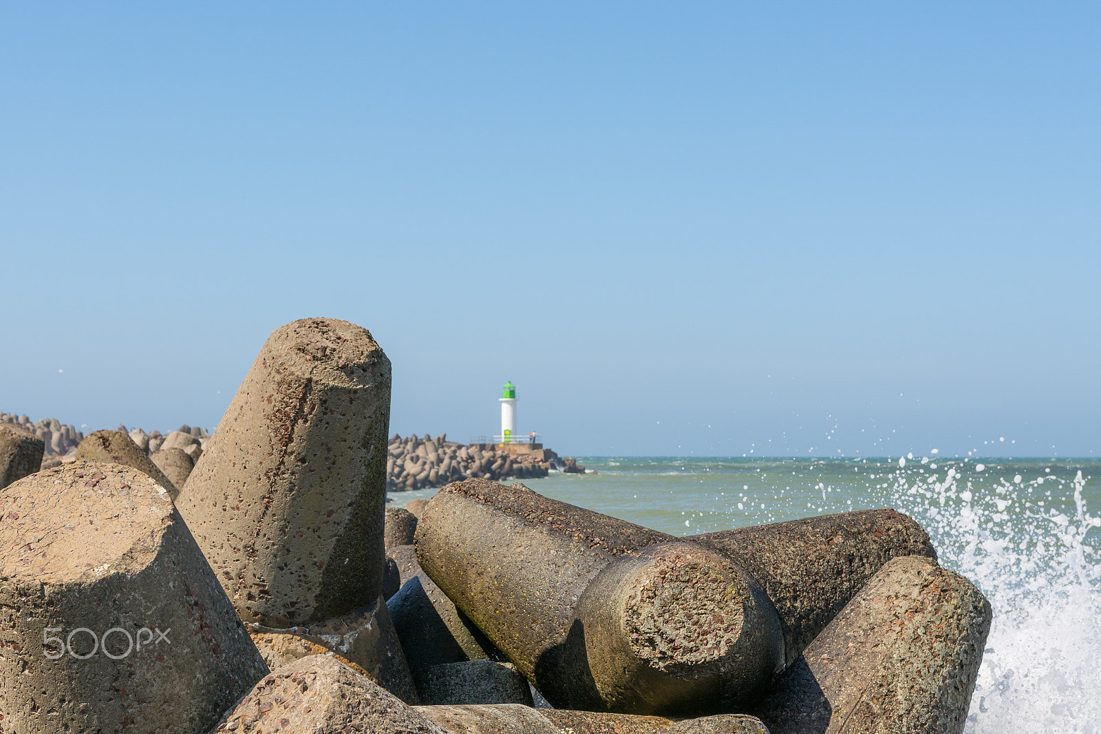 Nikon D7100 sample photo. Lighthouse and wave breakers photography