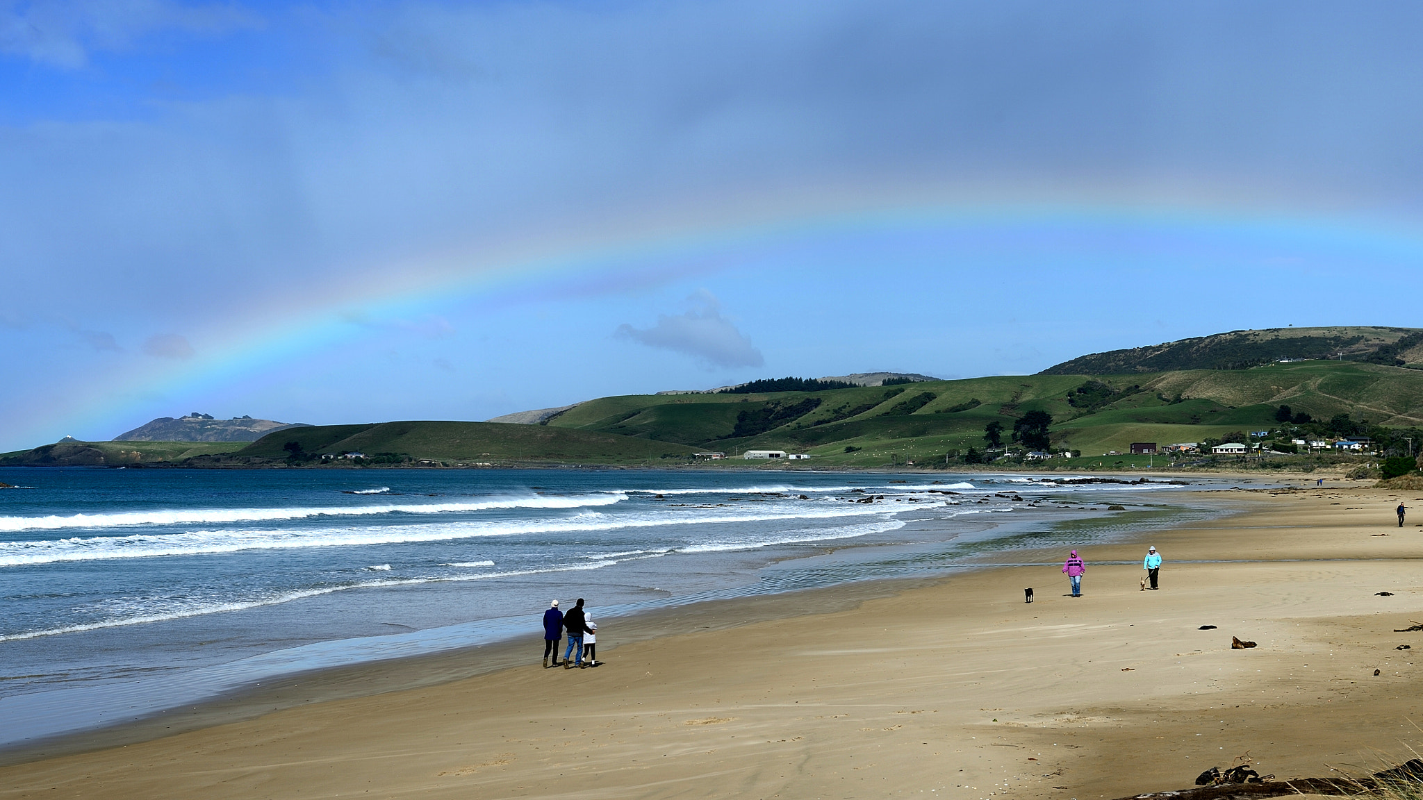 Nikon AF-S Nikkor 24-70mm F2.8G ED sample photo. A rainbow over a beach near kaka point photography