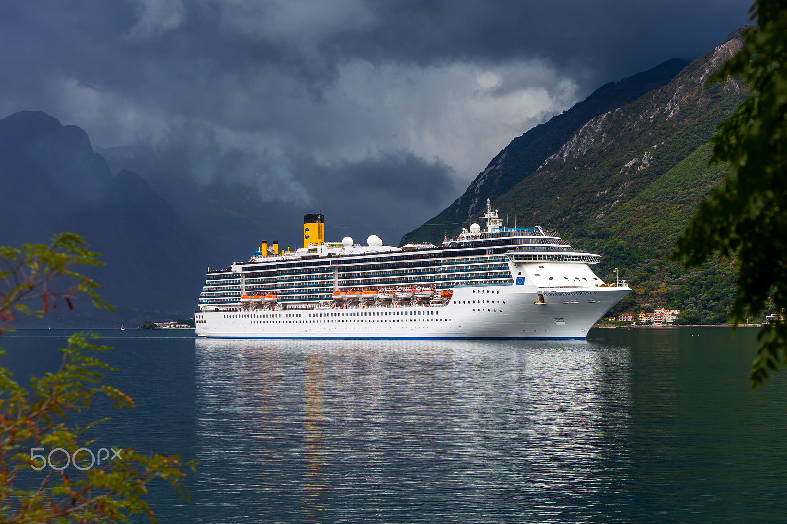 Canon EF 70-200mm F2.8L IS USM sample photo. Cruise photography
