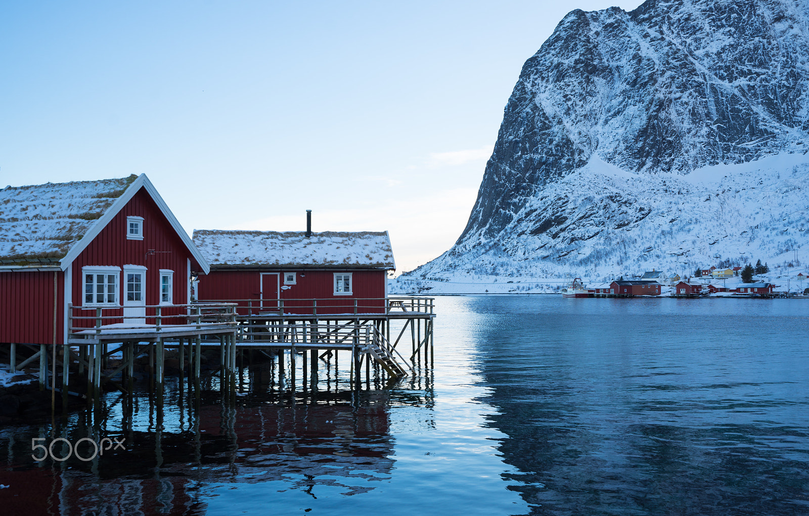 Sony a7R + Sony Vario-Tessar T* FE 16-35mm F4 ZA OSS sample photo. Frozen in winter photography