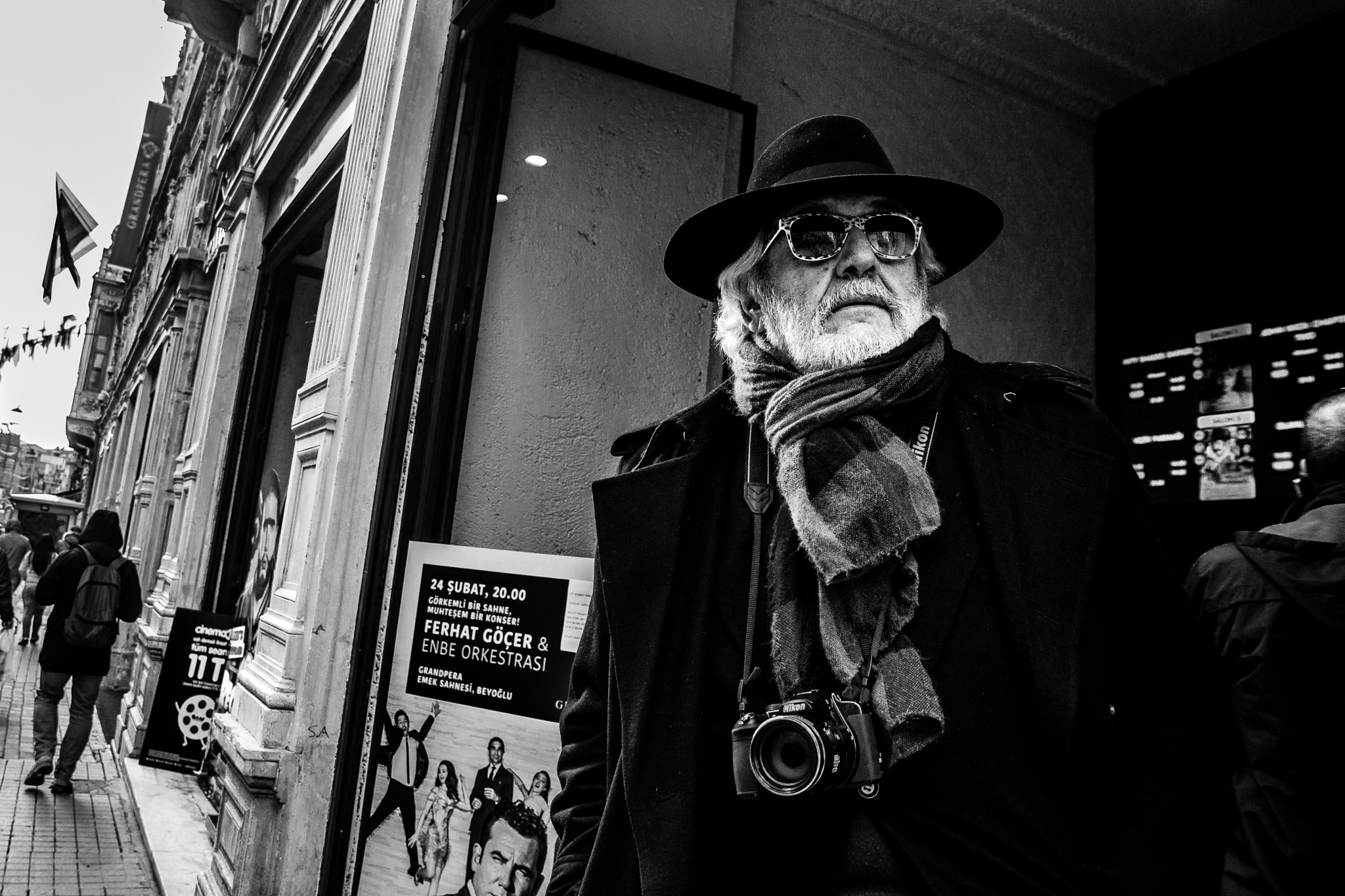 Nikon AF Nikkor 24-85mm F2.8-4D IF sample photo. Street photo photography