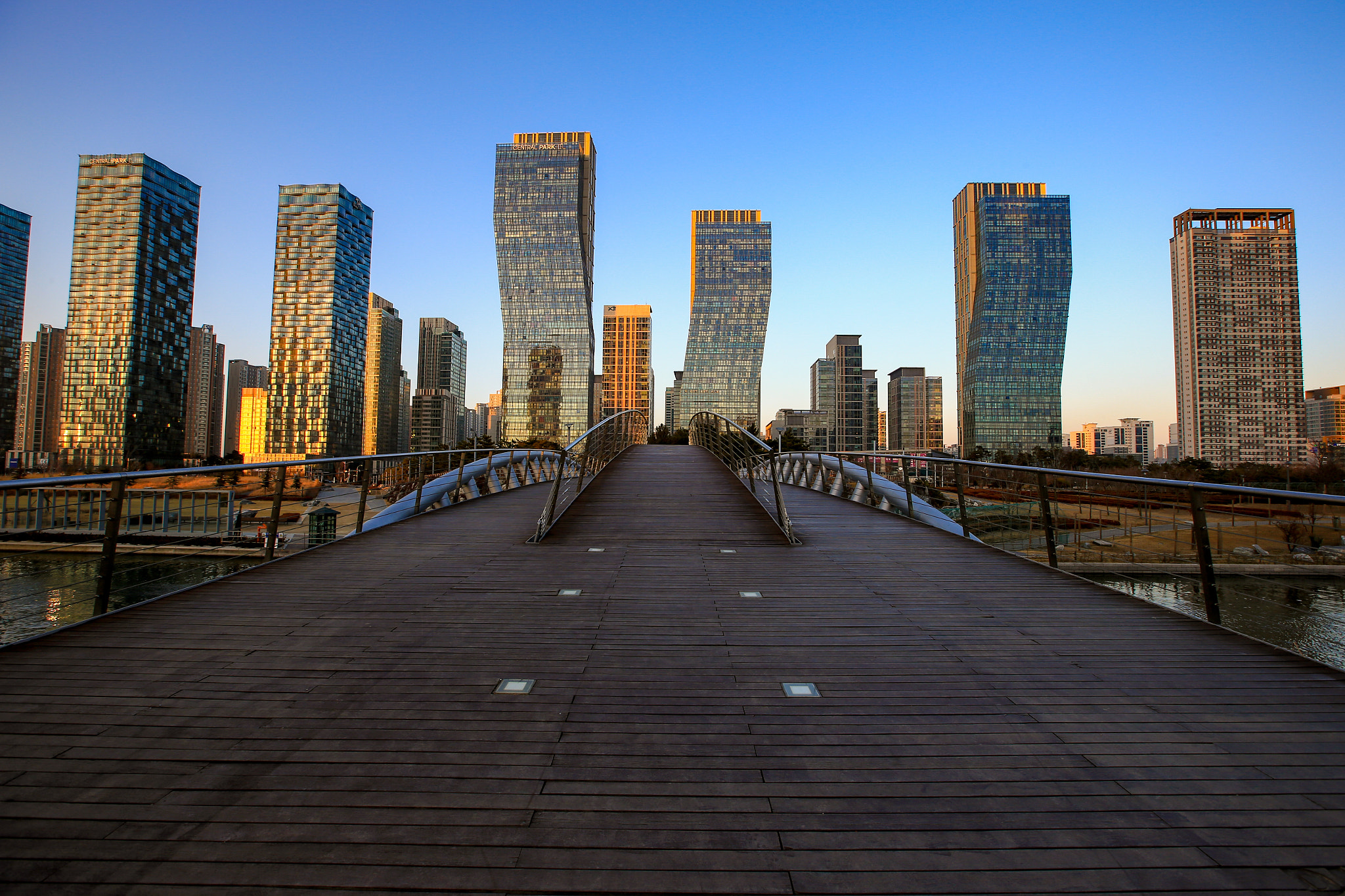 Canon EF 16-35mm F2.8L II USM sample photo. City photography