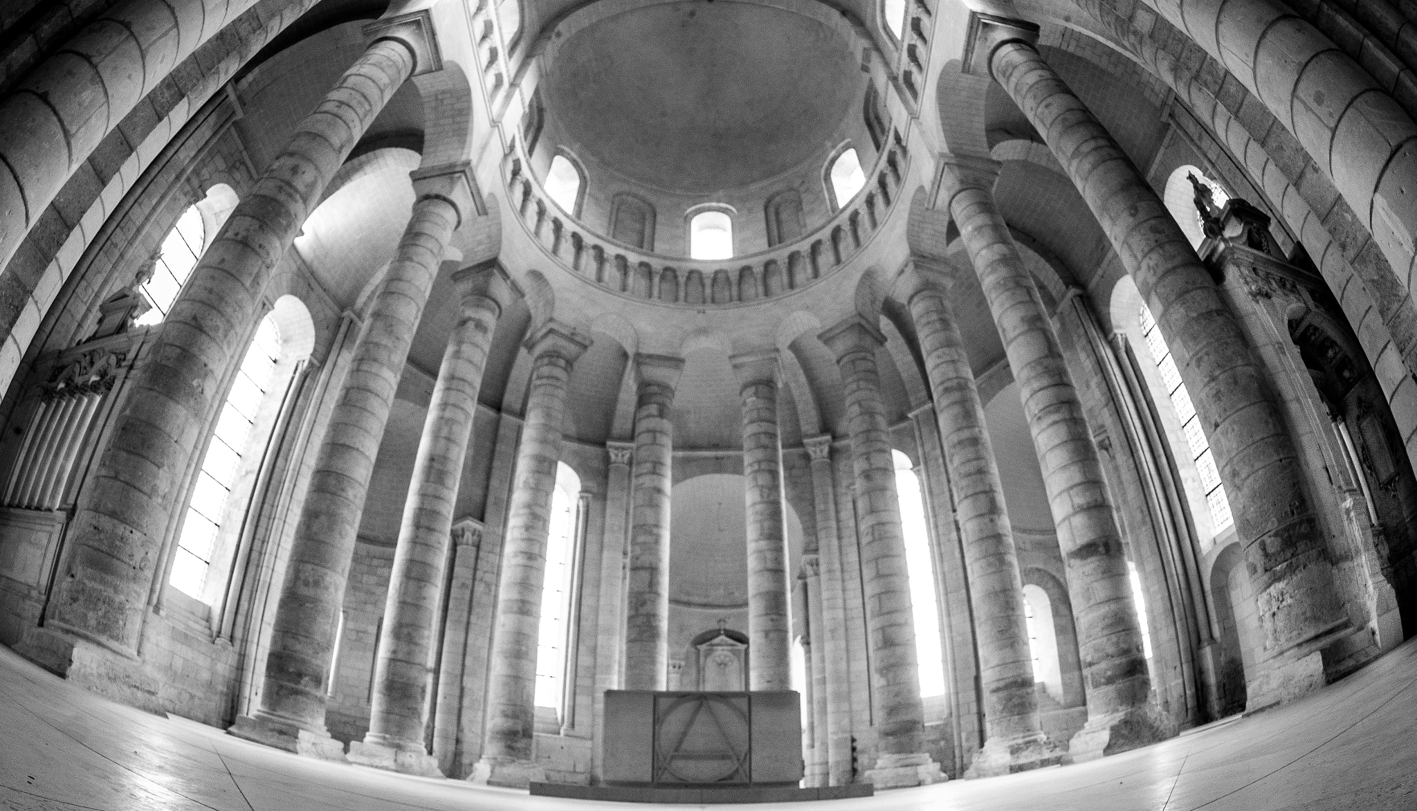 Nikon AF Fisheye-Nikkor 16mm F2.8D sample photo. Fontevraud altar photography