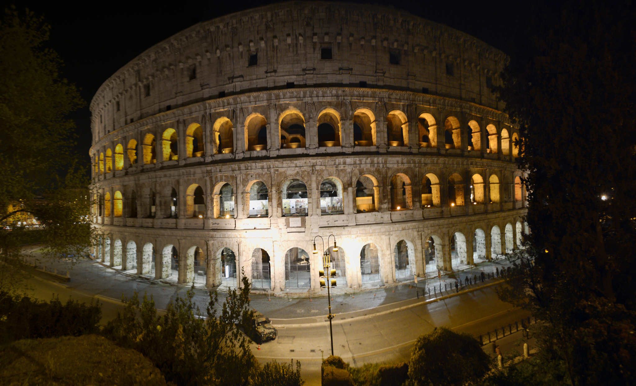 Sigma 18-250mm F3.5-6.3 DC Macro OS HSM sample photo. Italy - coleseom photography
