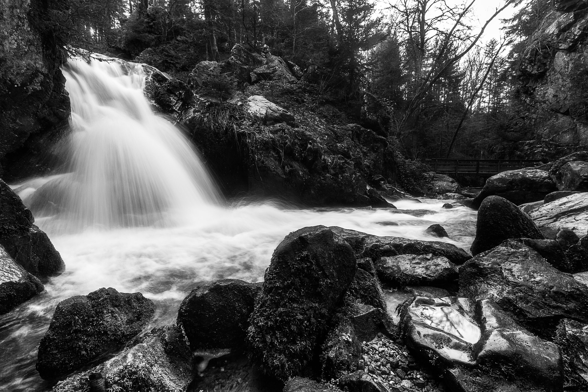 Canon EOS 550D (EOS Rebel T2i / EOS Kiss X4) + Sigma 10-20mm F4-5.6 EX DC HSM sample photo. Waterfall photography