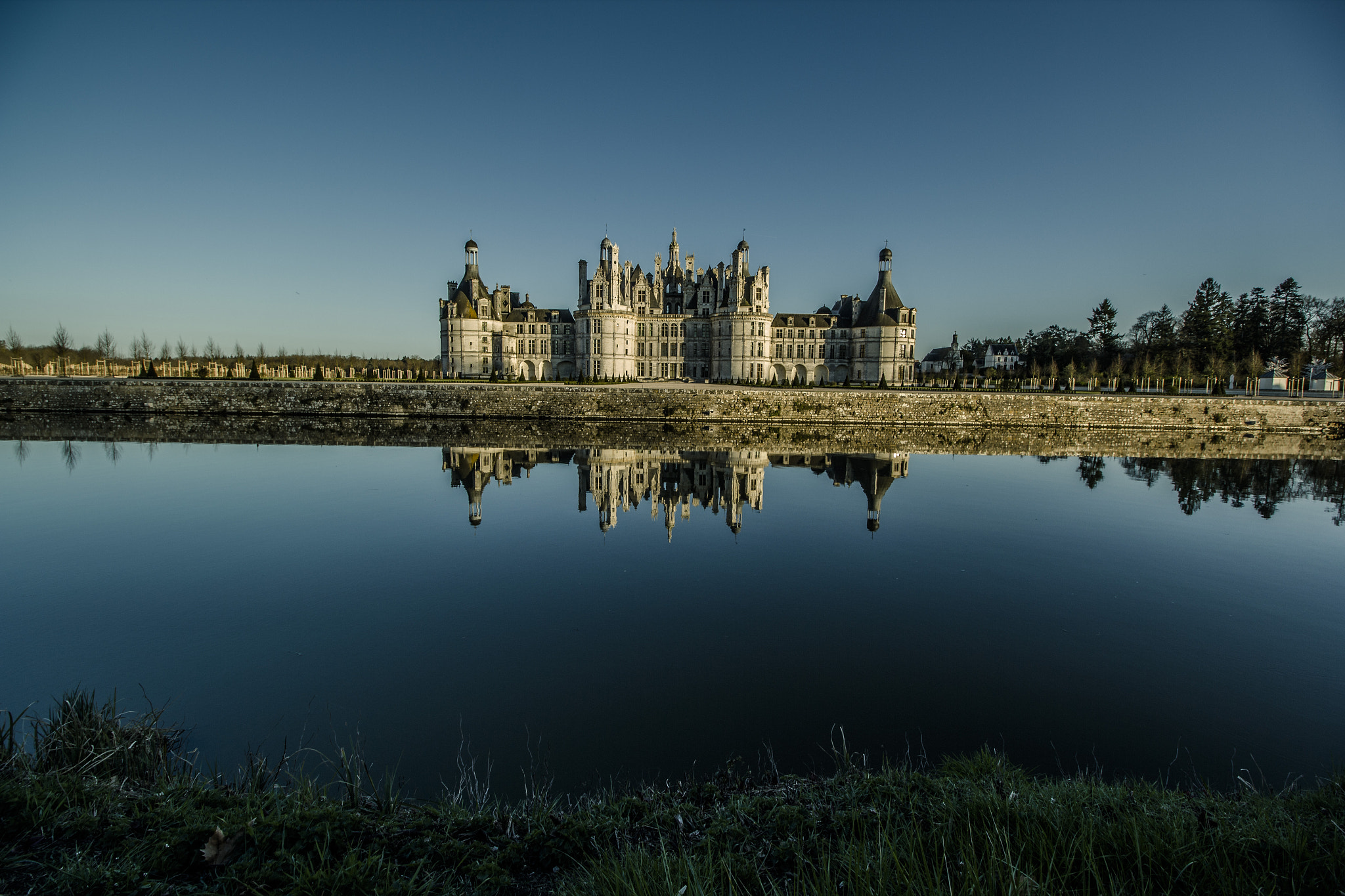Canon EOS 550D (EOS Rebel T2i / EOS Kiss X4) + Canon EF-S 10-18mm F4.5–5.6 IS STM sample photo. Chambord photography