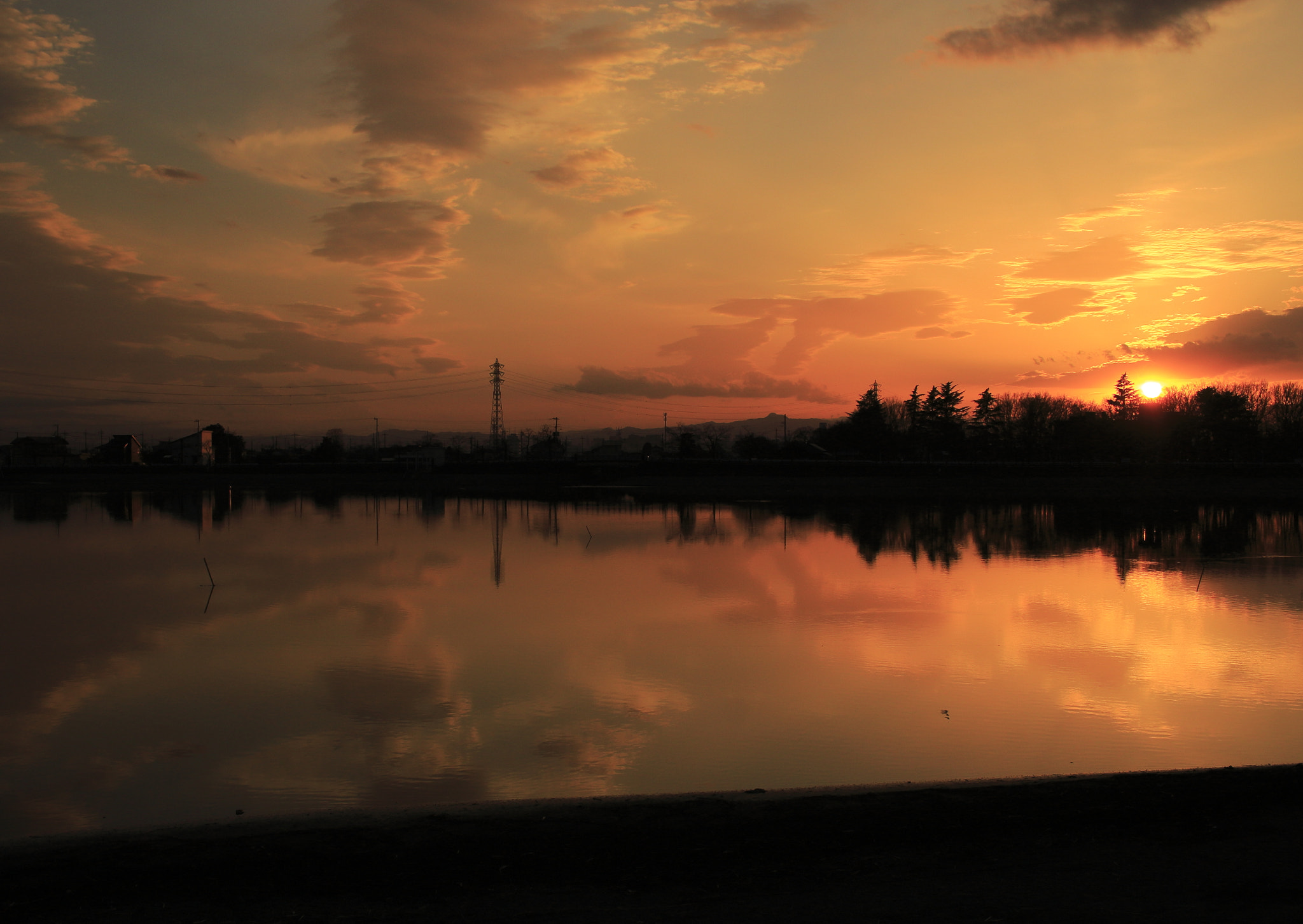 Canon EOS 100D (EOS Rebel SL1 / EOS Kiss X7) + Canon EF-S 24mm F2.8 STM sample photo. Sunset lake photography
