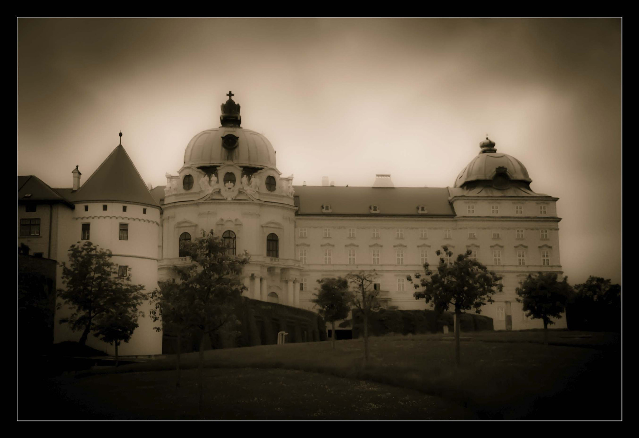 Canon EOS 7D + Sigma 18-125mm F3.8-5.6 DC OS HSM sample photo. Klosterneuburg, wien. photography