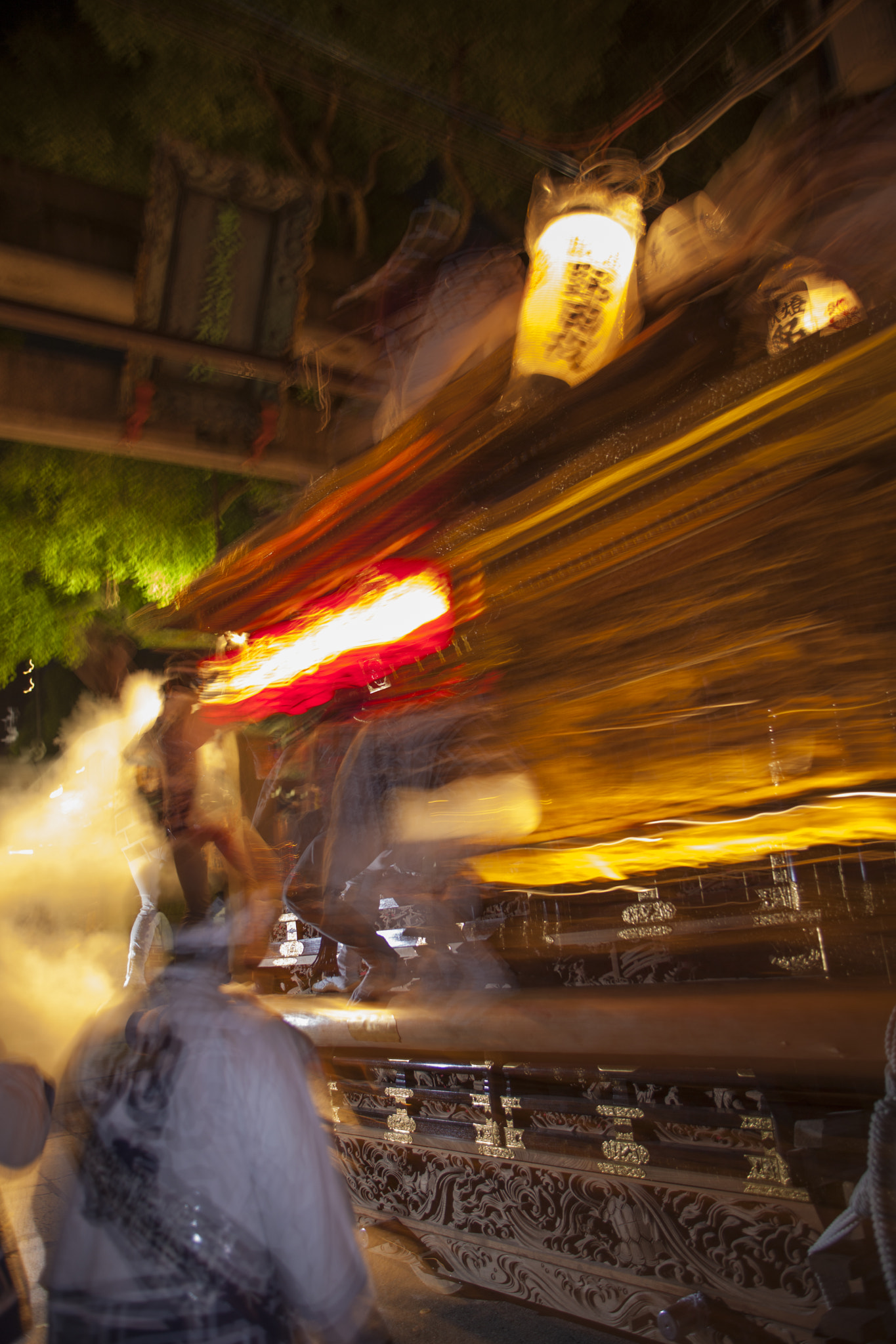 EF28-70mm f/2.8L USM sample photo. Portable shrine photography