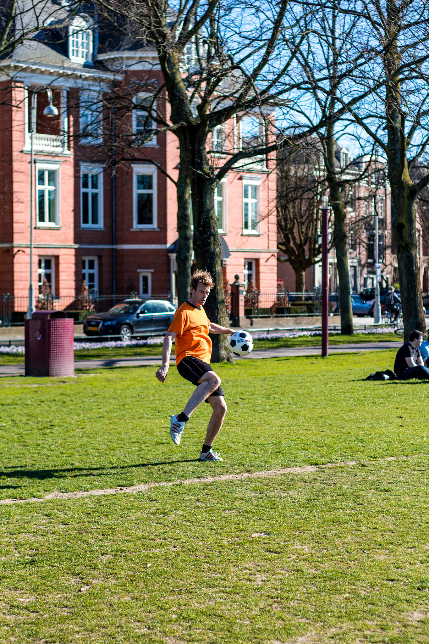 Canon EOS 650D (EOS Rebel T4i / EOS Kiss X6i) + Canon EF 50mm F1.8 II sample photo. Juggling the ball #1 photography