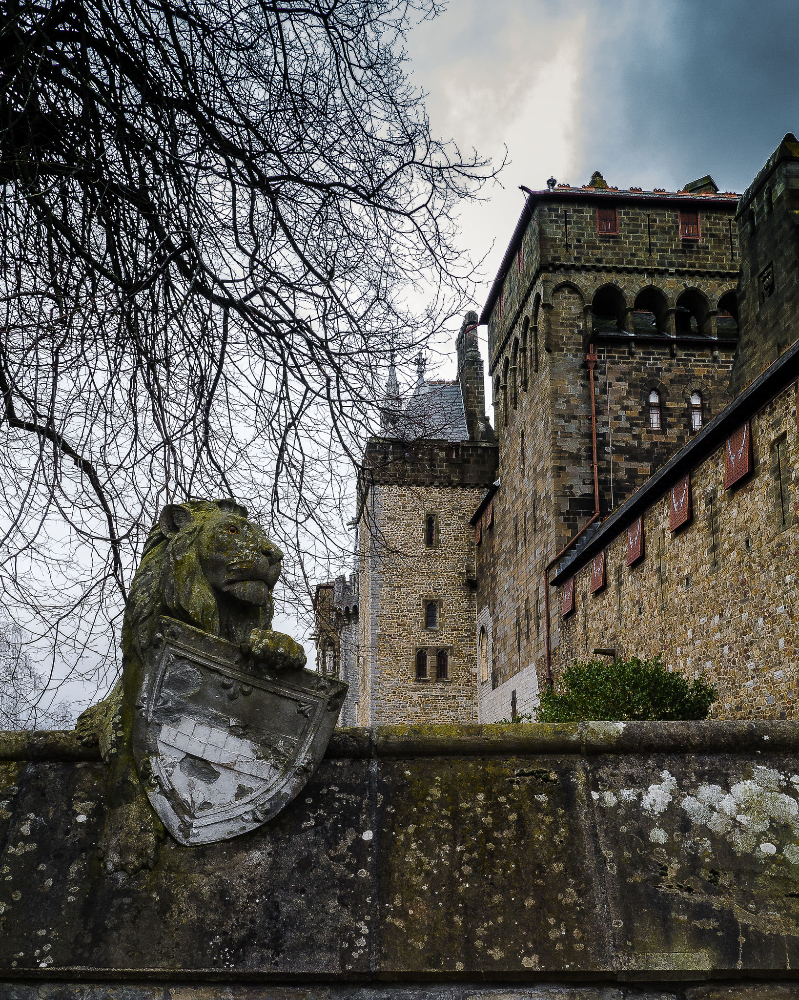 Panasonic Lumix DMC-GF5 + Panasonic Lumix G 14mm F2.5 ASPH sample photo. Cardiff castle and castle wall photography