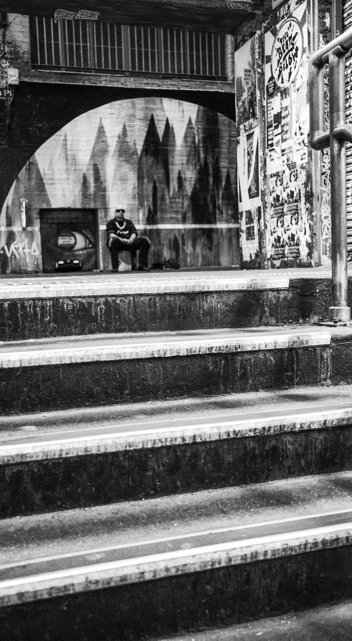 Fujifilm X-T2 + Fujifilm XF 23mm F2 R WR sample photo. Subway guardian photography