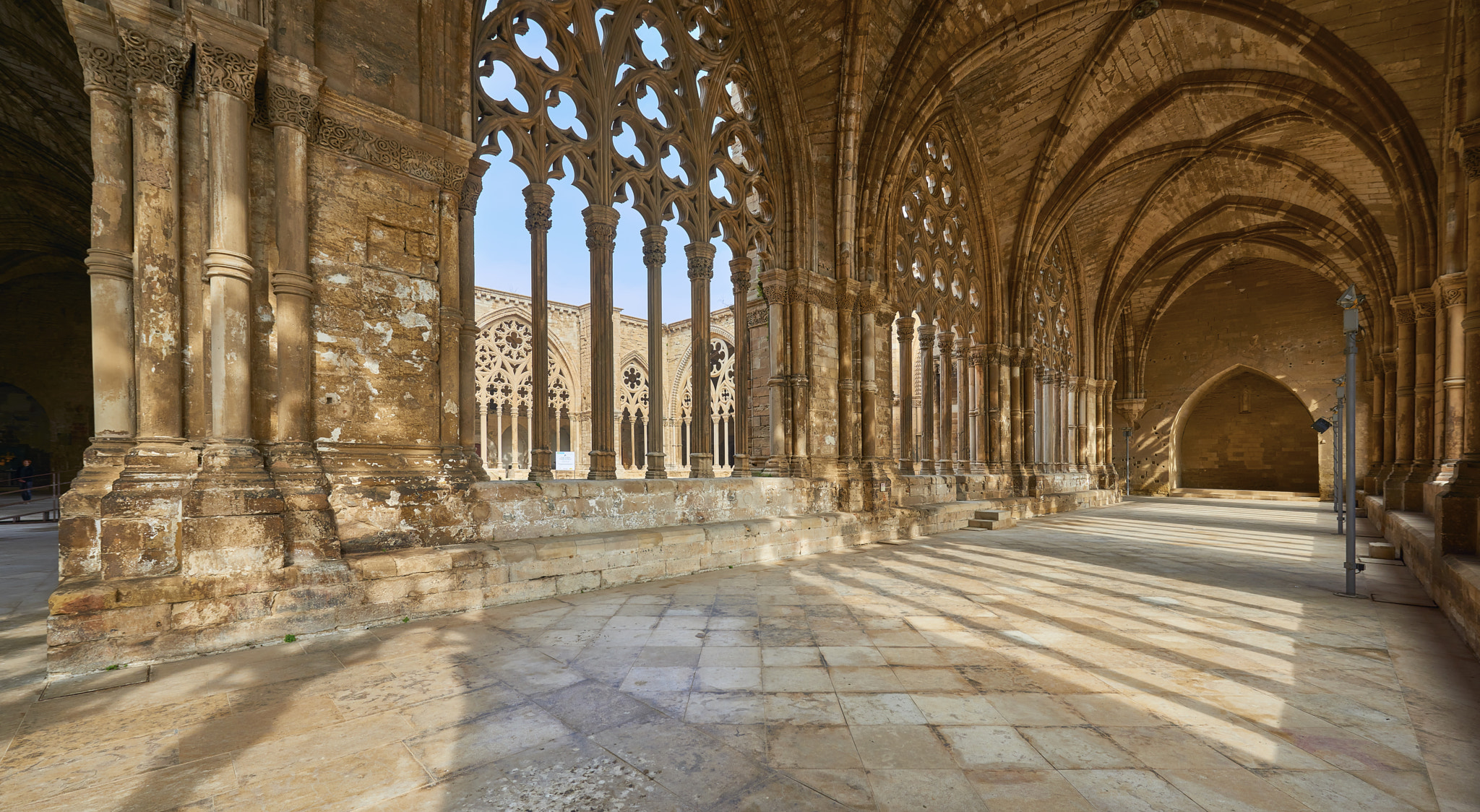 Nikon D800 sample photo. La seu vella de lleida - claustro photography