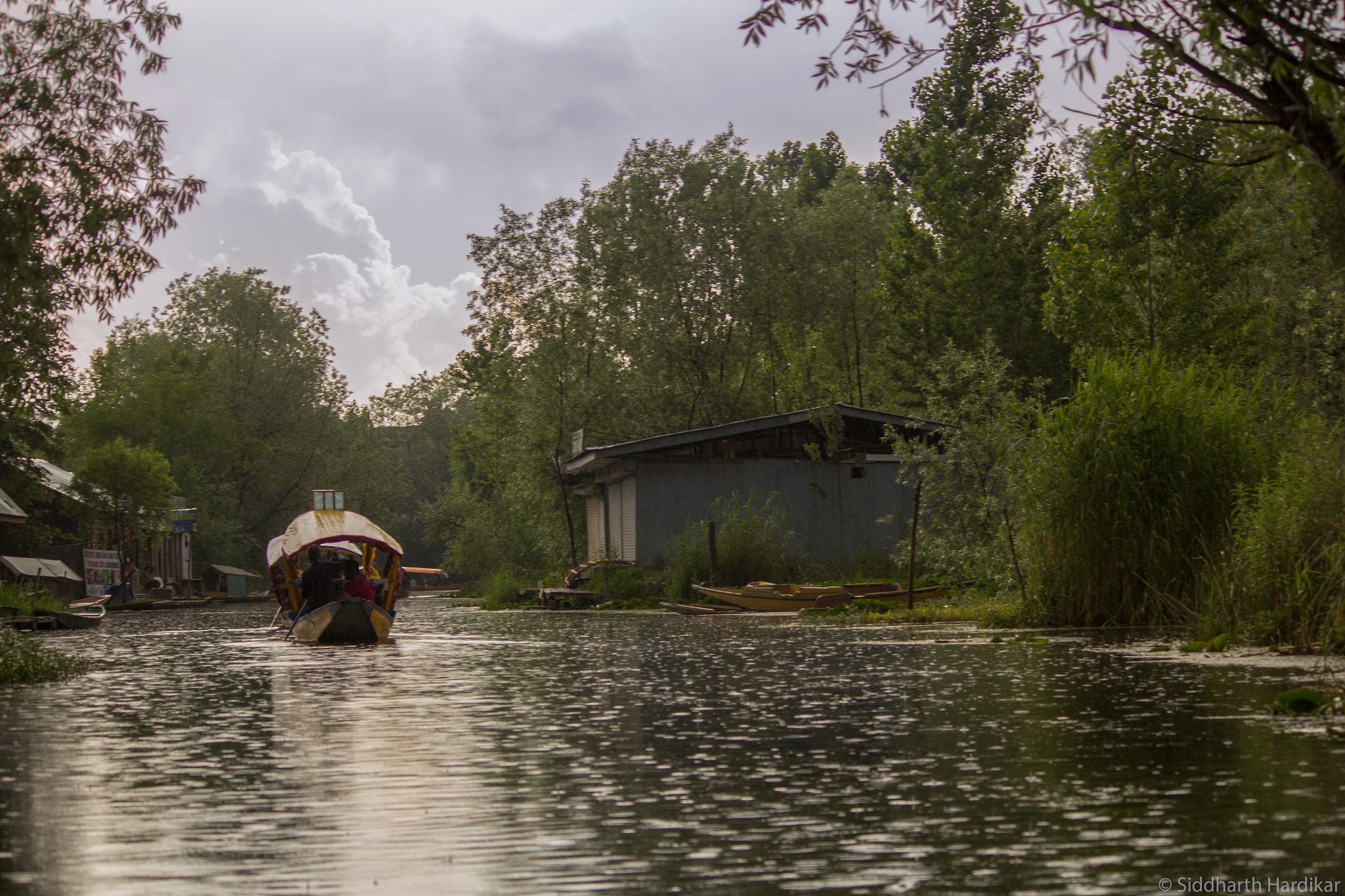 Canon EF-S 55-250mm F4-5.6 IS II sample photo. Shikara ride in rain photography