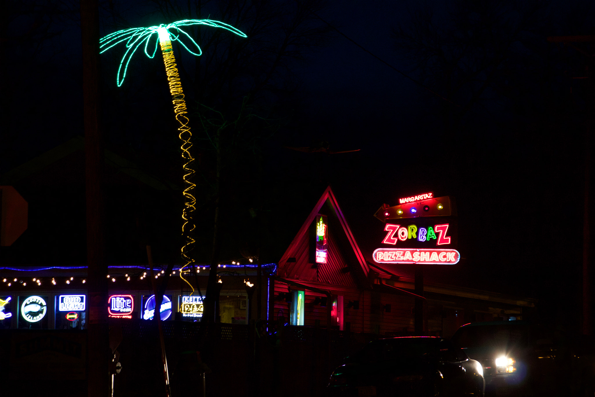 Canon EOS 600D (Rebel EOS T3i / EOS Kiss X5) sample photo. Nightlife photography