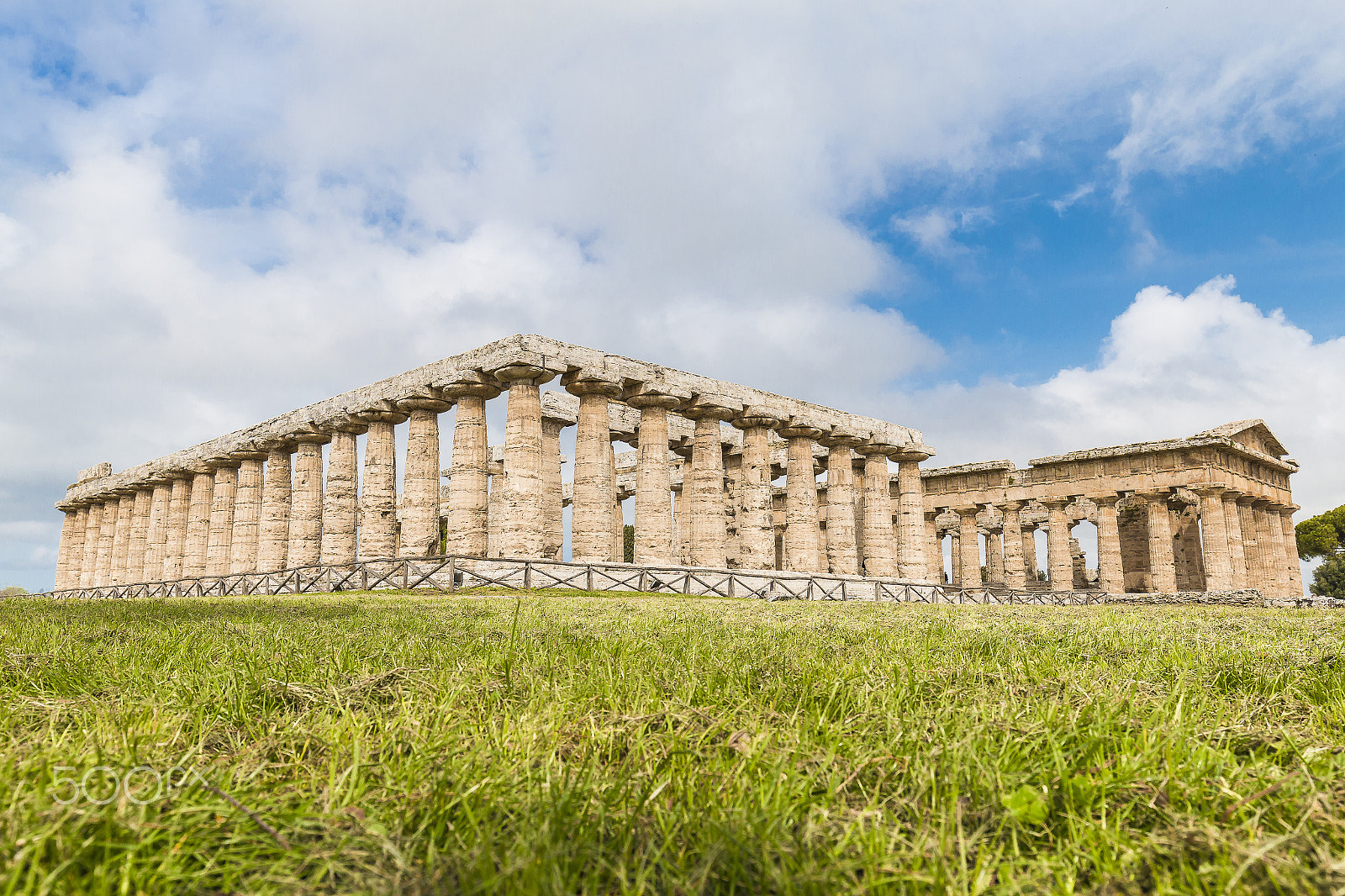 Canon EF 16-35mm F4L IS USM sample photo. Templorum convallis photography