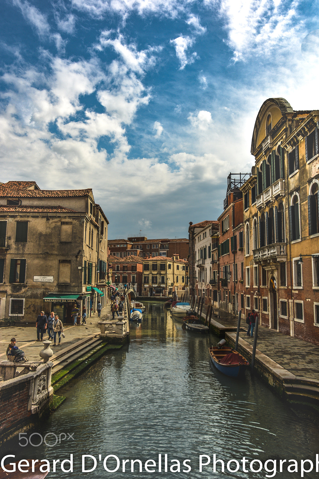 Nikon D5200 + Nikon AF-S DX Nikkor 18-70mm F3.5-4.5G ED-IF sample photo. Canal. venice, italy. photography