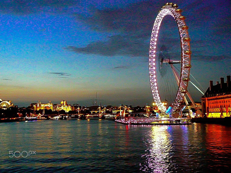 Panasonic DMC-FZ7 sample photo. The eye. london, uk photography