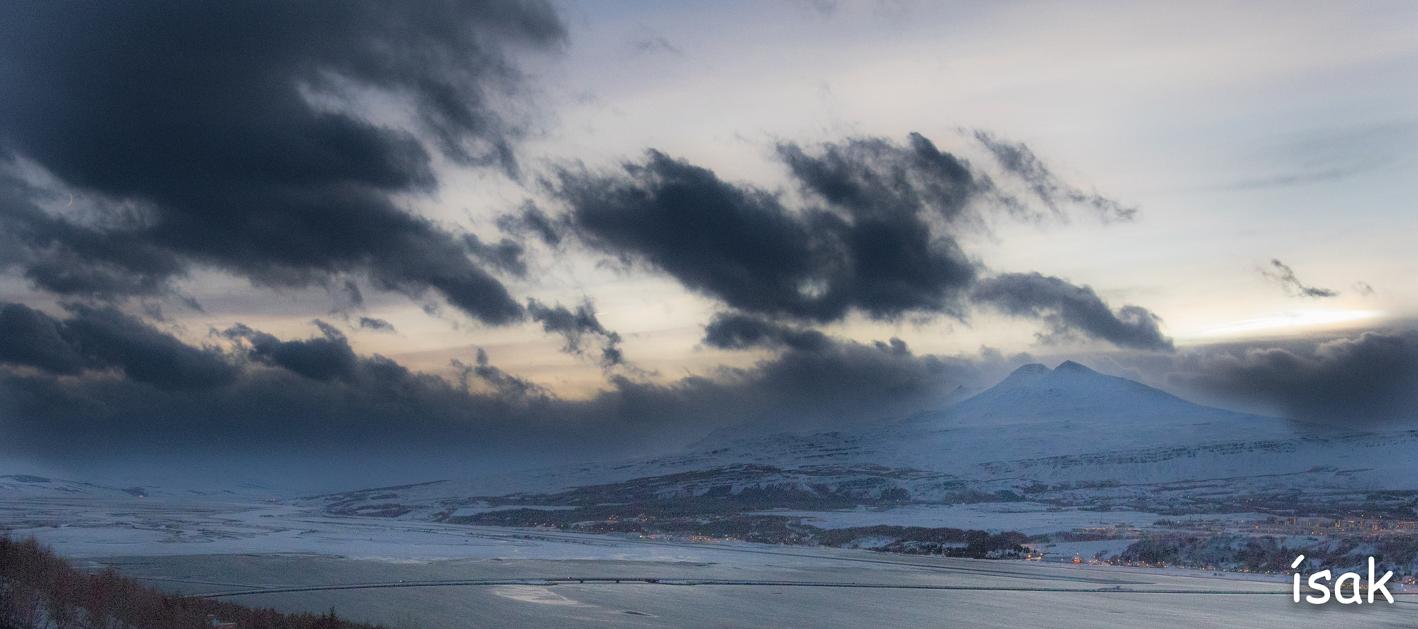 Canon EOS 7D Mark II + Sigma 18-35mm f/1.8 DC HSM sample photo. Akureyri photography