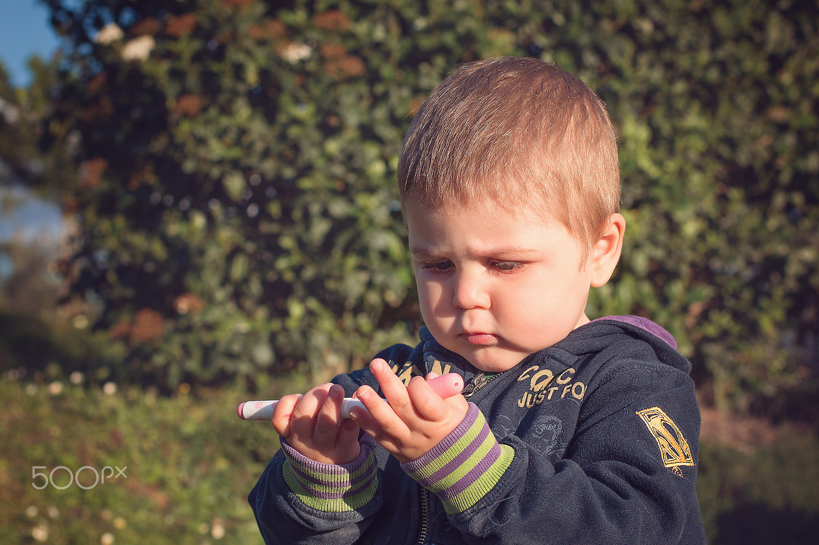 Canon EOS 70D sample photo. Dario tries to close the marker photography