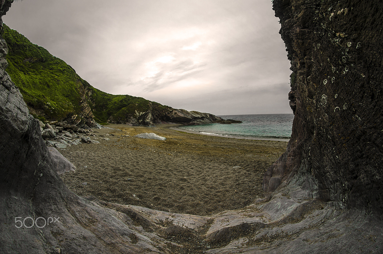 Samyang 8mm F3.5 Aspherical IF MC Fisheye sample photo. Lansallos beach, cornwall, uk photography