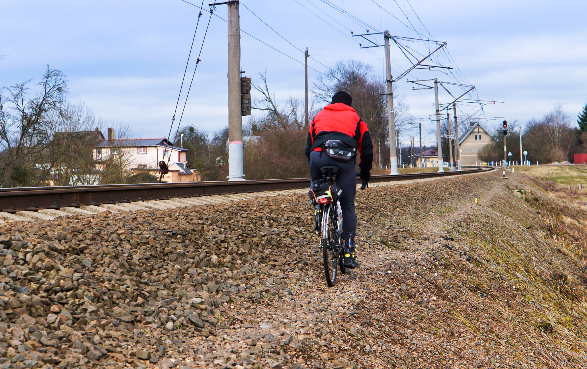 Sony Alpha NEX-3N + E 50mm F1.8 OSS sample photo. Railway, railroad, transportation, station, track, mound photography