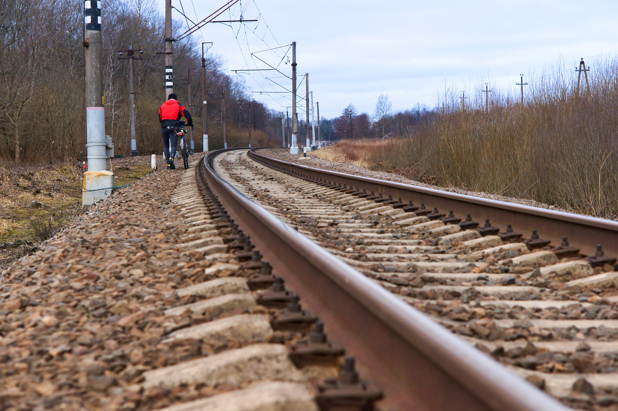 Sony Alpha NEX-3N + E 50mm F1.8 OSS sample photo. Railway, railroad, transportation, station, track, mound photography