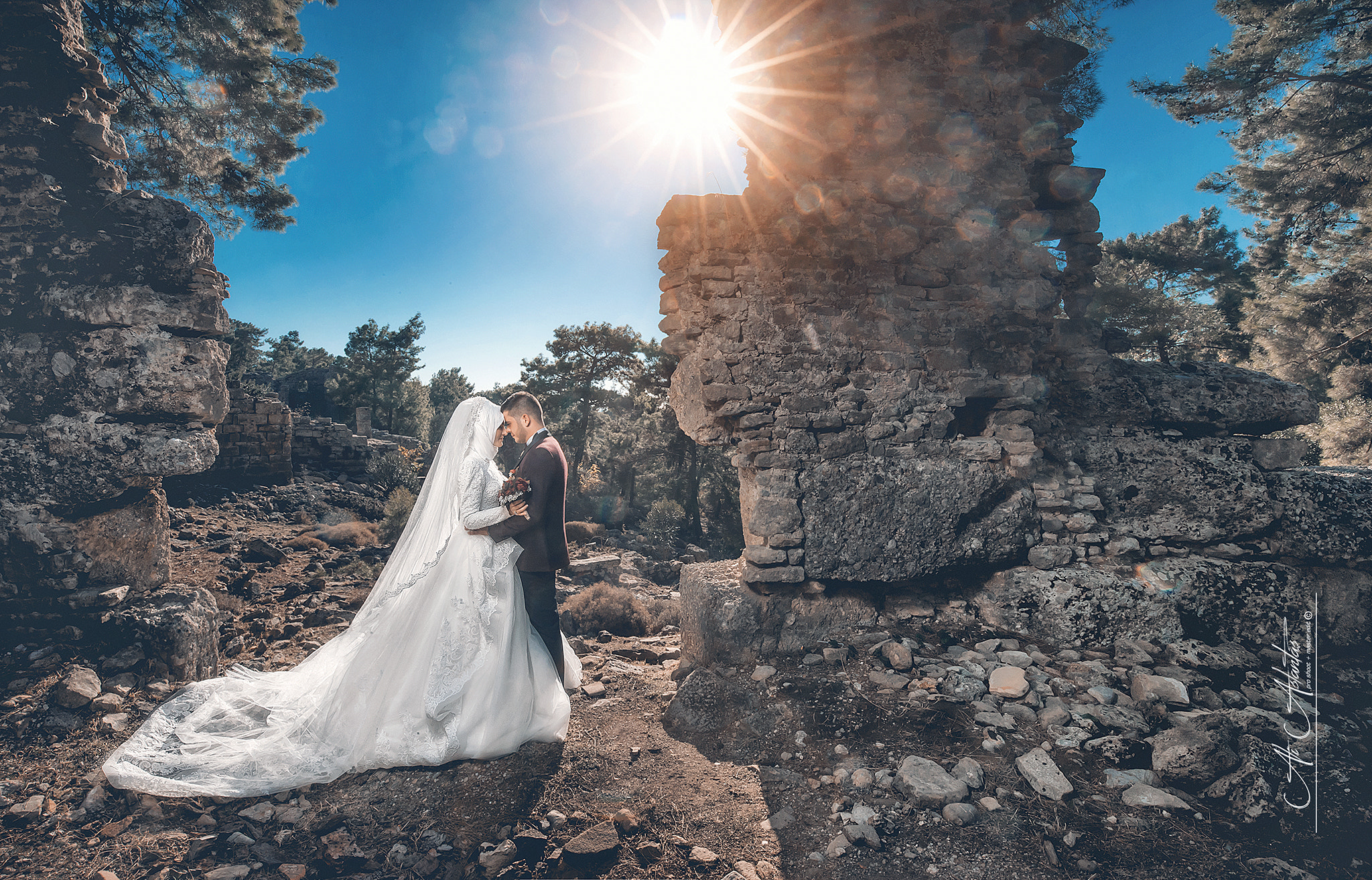 Canon EOS-1Ds Mark III + Canon EF 16-35mm F4L IS USM sample photo. Weddinğ photography